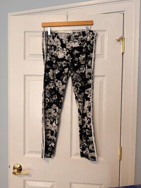 No Boundaries Leggings (Black, White, Grey)- Juniors XL